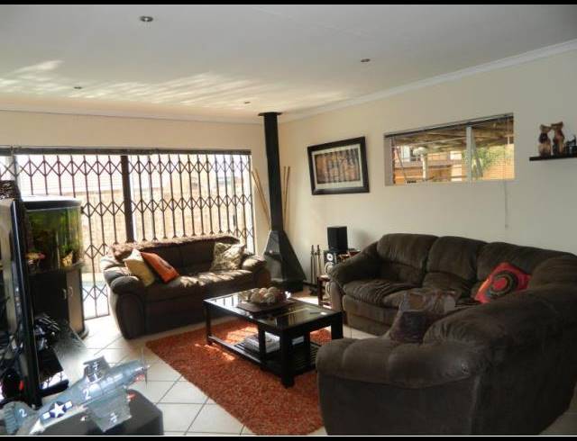 3 BEDROOM PROPERTY TO RENT IN BONAERO PARK
